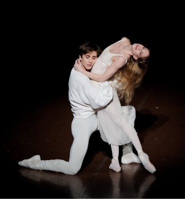 Alicia Amatriain and Friedemann Vogel in John Cranko's Romeo and JulietPhoto Stuttgart Ballet