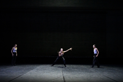 When Your Voice Shakes by Amelia Drummond(dancers Carolina Martins, Moeka Katsuki and Su-Jung Lim)Photo Jochen Klenk