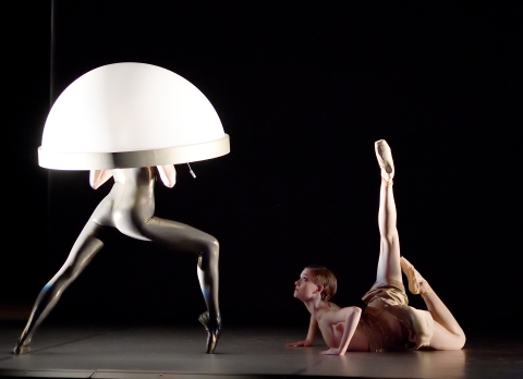 Mizuki Amemiya and Diana Ionescuin It.Floppy.Rabbit by Katarzyna KozielskaPhoto Stuttgart Ballet