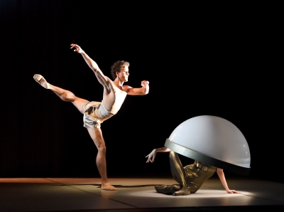Mizuki Amemiya, Moacir de Oliveira in IT.Floppy.Rabbit by Katarzyna KozielskaPhoto Stuttgart Ballet