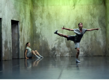 Elisa Badenes (foreground) and Angelina Zuccarini in Mehlberg by Shaked HellerPhoto Stuttgart Ballet