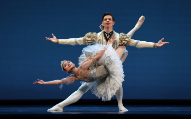 Jessica Xuan and Jakob Feyferlik in the Grand pas de deux from The Sleeping BeautPhoto Hans Gerritsen