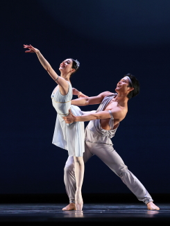 Maia Makhateli and Young Gyu Choi in The Talisman Pas de deuxPhoto Hans Gerritsen