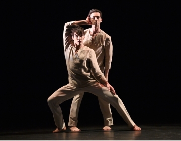 Alessandro Giaquinto and Martí Fernández Paixà in Deltangi by Timoor AfsharPhoto Stuttgart Ballet
